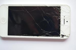 Iphone 5 blanco con pantalla rota Se entrega con caja