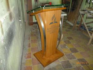 Púlpito en madera, vidrio y acero inoxidable - Bucaramanga