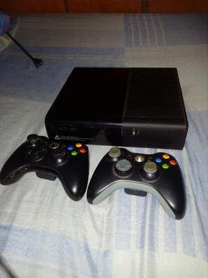 Vendo Xbox 360 Dos Controles