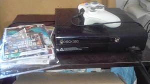 Xbox 360 super slim e en buen estado solo 6 meses de uso