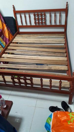 Cama en Madera de 140 Recien Pintada