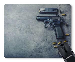 Nuochuang Mm Pistol Gun And Bullets Derramado En La Mesa Rec