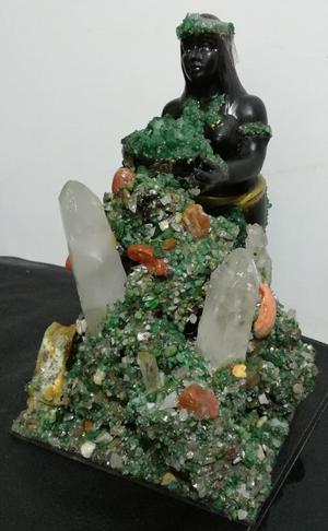 Vendedora de piedras esmeraldas