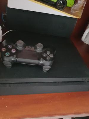 Vendo Play 4 con Un Control Y 3 Juegos