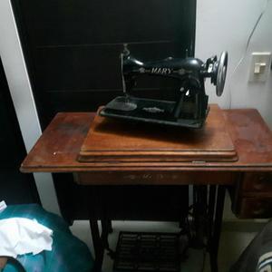 Vendo Maquina de Coser Funcionado