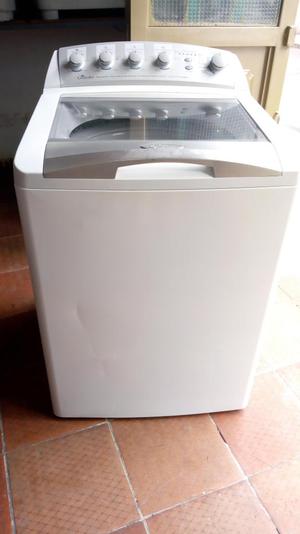 Vendo lavadora centrales de 32 lb blanca en buen estado
