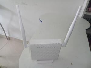 un swicht router marca zte par wifi nuevo con cargador y