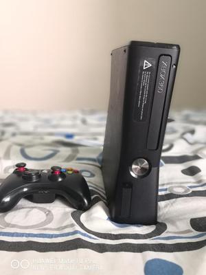 Xbox 360 Slim con Disco Duro Y 6 Juegos