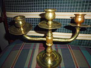 Candelabro de tres velas en bronce antigua 