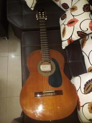 Hermosa guitarra profesional Alhambra 2C