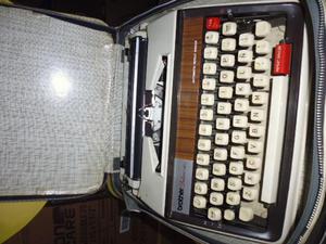 maquina de escribir antigua en buen estado funcionando