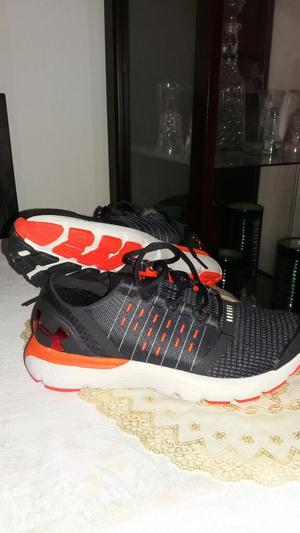 Tenis Under Armour Charger