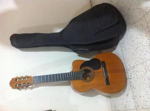 Vendo requinto en buen estado con estuche