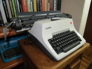 Máquina de escribir Olympia SG3 modelo 