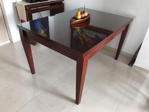 Mesa de comedor en madera de 4 a 6 puestos