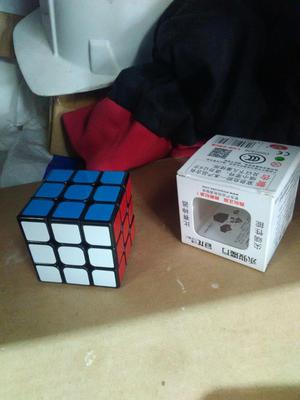 Cubo Rubik marca MOYU Speed Cubing