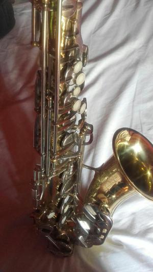 se vende saxofón alto uso profesional