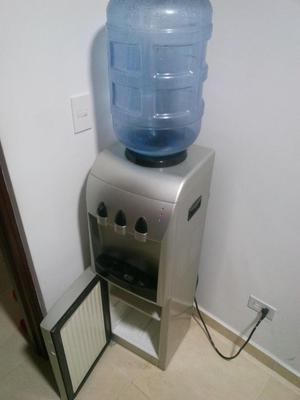 Dispensador de agua con refrigerador
