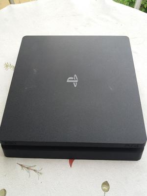 Play Station 4 Slim