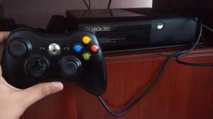 Xbox 360 Casi Nuevo Biene con 5 Juego