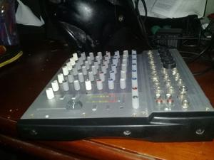 Vendo Conzola Phonic de 6