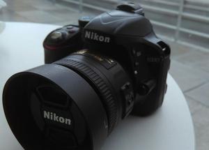 Cámara Nikon D con lente 35mm 1.8g