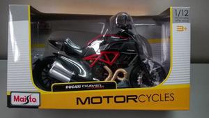 Moto Ducati Diavel Carbón A Escala cms De Largo