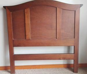 Cama sencilla en madera