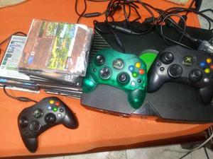 Consola De Xbox Negra Con 3 Controles Y 30 Juegos