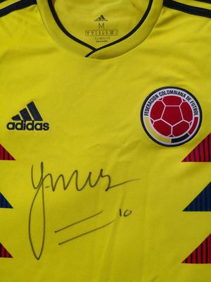 Camiseta Colombia Autografiada por James Nueva