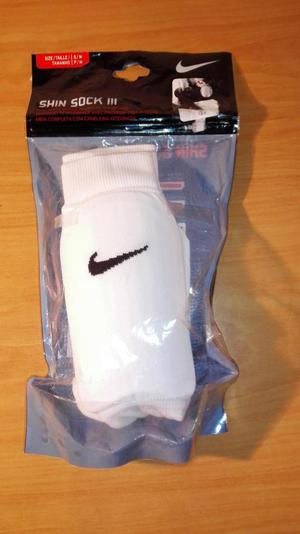 Canilleras medias Nike para niño