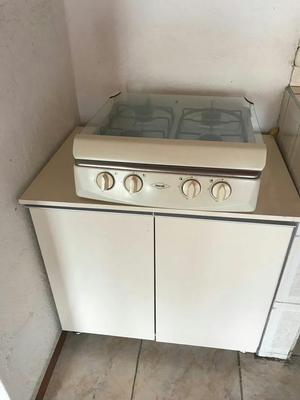 Se Vende Estufa Y Mueble de Cosina