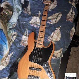 Barato bajo Fender Jazz Bass