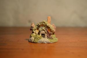 Casa miniatura en resina