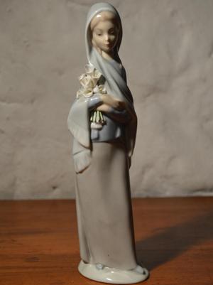 Figura de porcelana de Lladró, Virgen con flores