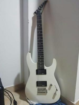 Guitarra con Amplificador Nuevo.