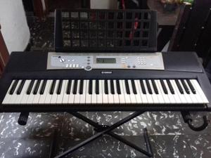 Organeta Yamaha PSR E203 Como nueva, con base, y forro