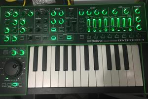 Sintetizador Roland System1 como nuevo