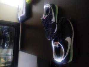 Tenis nike vendo cambio