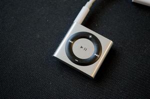 iPod shuffle 4ª generación 2GB DE MEMORIA EXCELENTE