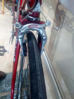 Bicicleta semicarreras marco caído.