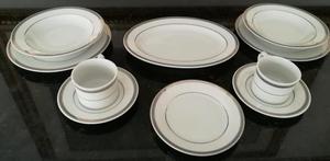 Elegante Vajilla de Porcelana con borde en platino 4 puestos