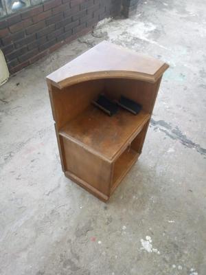 SE VENDE MUEBLE EN MADERA