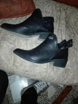 Vendo Botines en Cuero Negros Talla 37