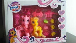 Caballos Ponys con accesorios para peinarlos.