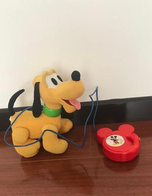 Pluto caminador ladra mueve cola
