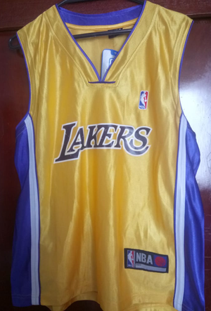 Vendo Uniforme de los Lakers. Amarillo Violeta. Nuevo!!!