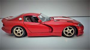 CARRO A ESCALA 1:18 DODGE VIPER GTS COUPE. DIECAST BURAGO