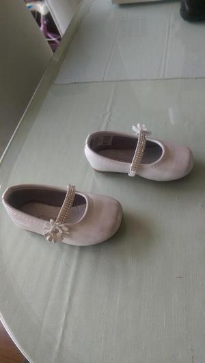Zapatos bebita beige una sola postura