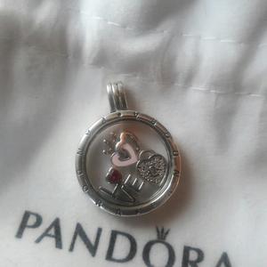 Vendo Medallón Imitacio Pandora en Plata